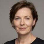 Портрет Елены Марковой, сертифицированного аудитора и выпускницы Института Вейнст в профессиональном стиле